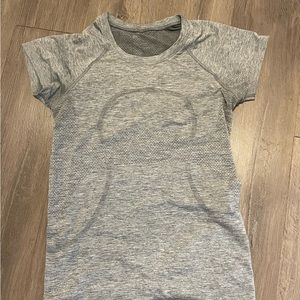Lululemon grey short sleeve swiftly size 6